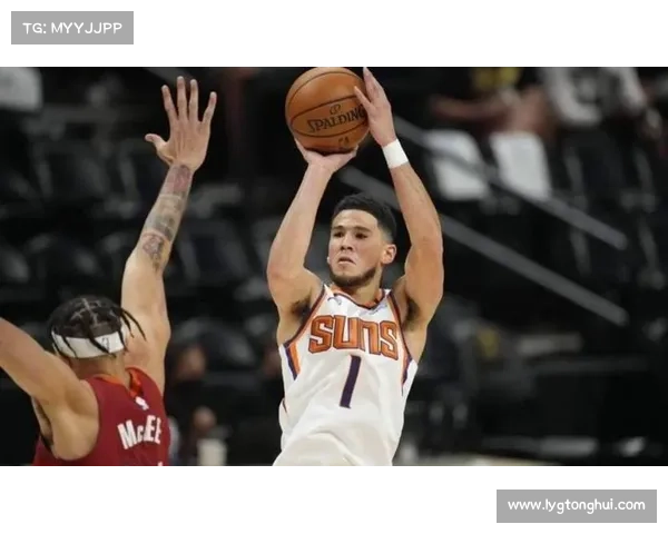 布克引领球队化学反应展现核心价值 重塑太阳队新辉煌